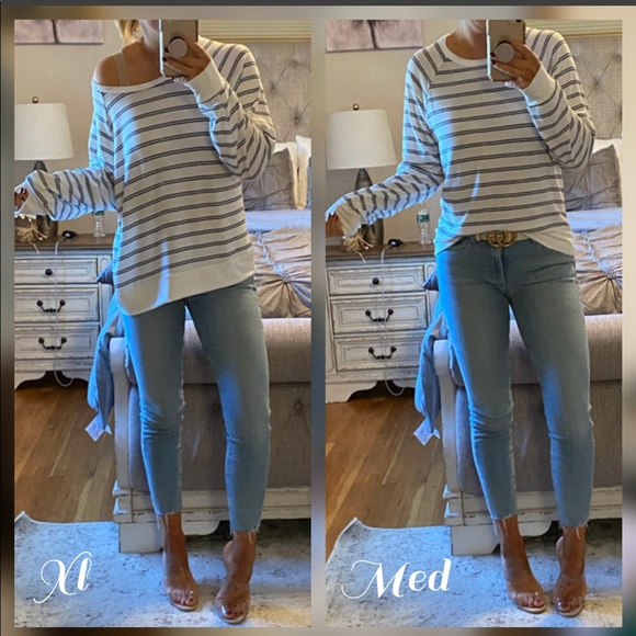 New♥️Soft navy/ivory striped top - Picture 2 of 4